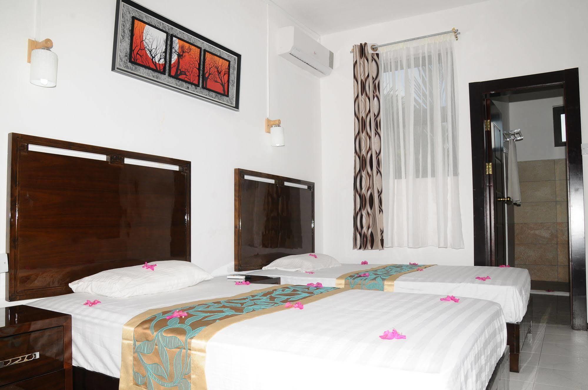 Le Flamboyant Hotel Port Mathurin Bagian luar foto